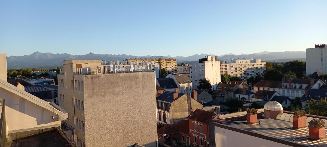 La Dolce Vita -T2 52M2- Dernier Etage- Terrasse-Parking-Wifi Fibre Apartment Tarbes Exterior foto
