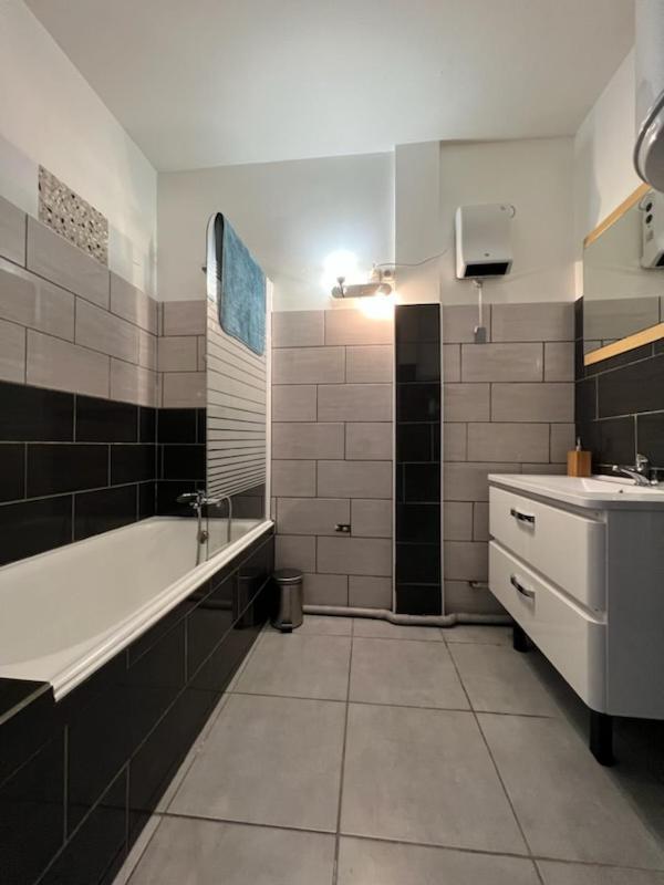 La Dolce Vita -T2 52M2- Dernier Etage- Terrasse-Parking-Wifi Fibre Apartment Tarbes Exterior foto